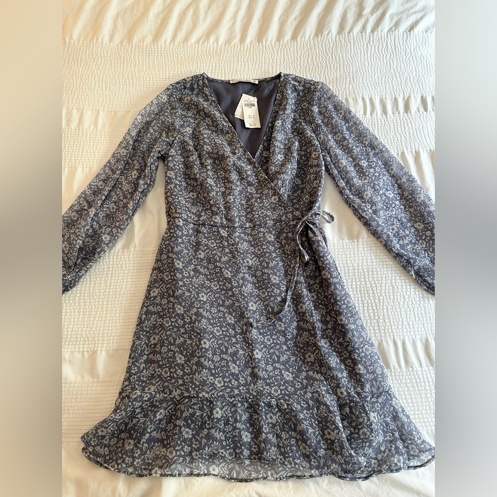 NWT Abercrombie & Fitch Blue Floral Wrap Dress (XS)